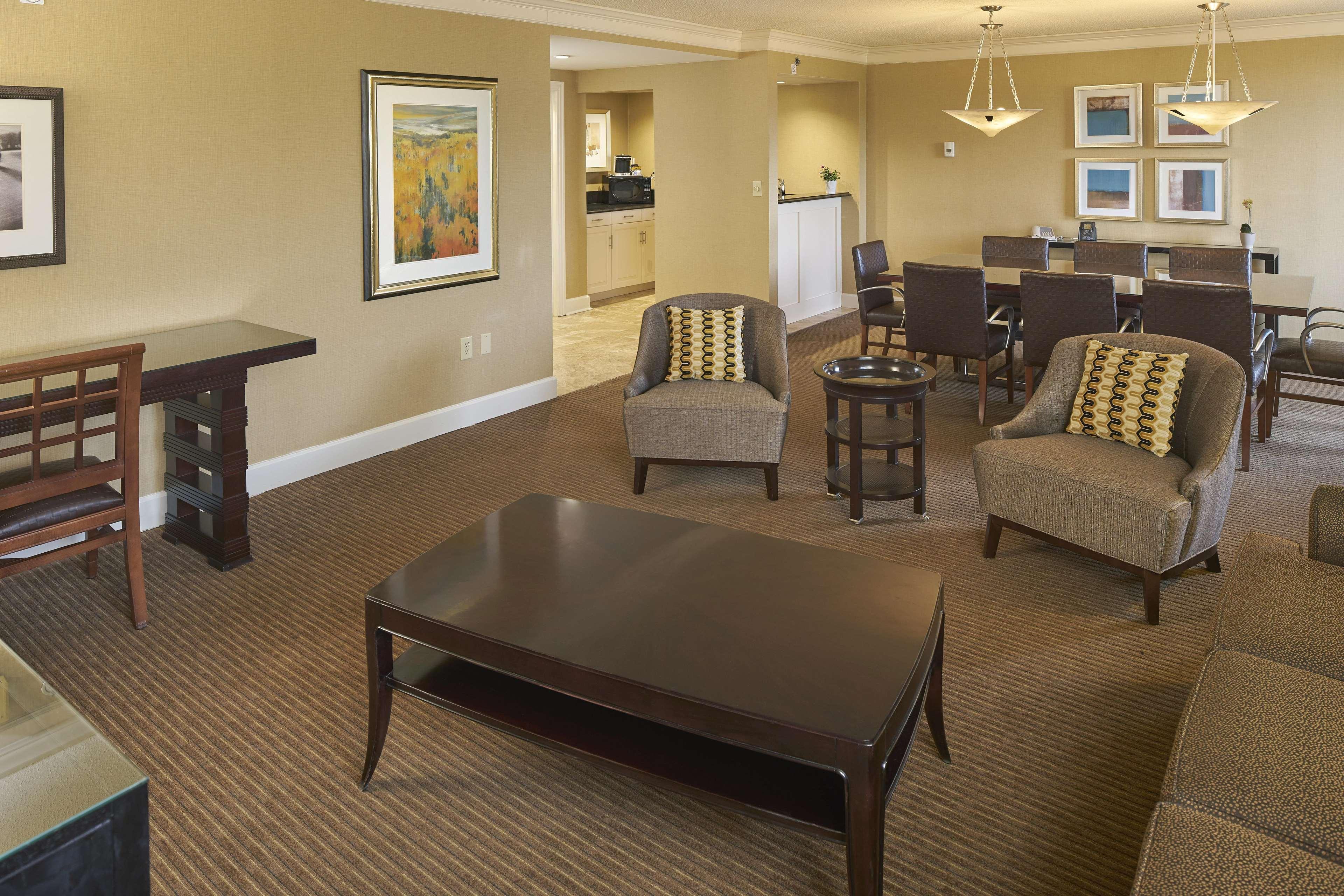 מלון Hilton Raleigh North Hills מראה פנימי תמונה
