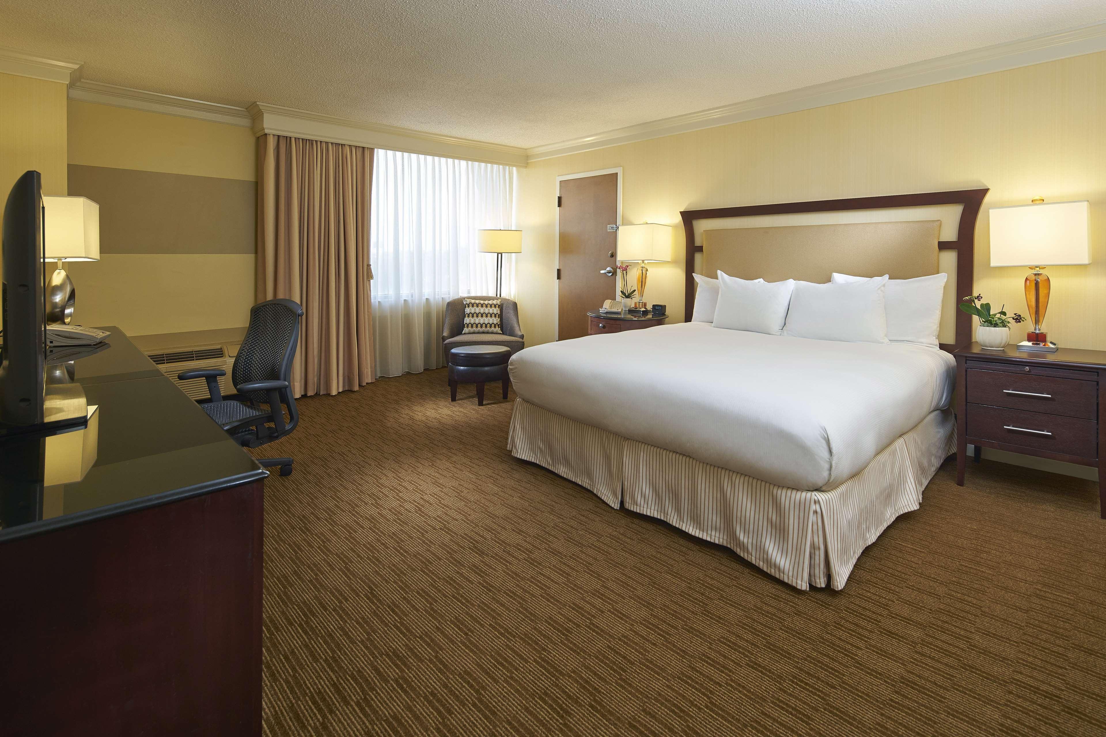 מלון Hilton Raleigh North Hills חדר תמונה