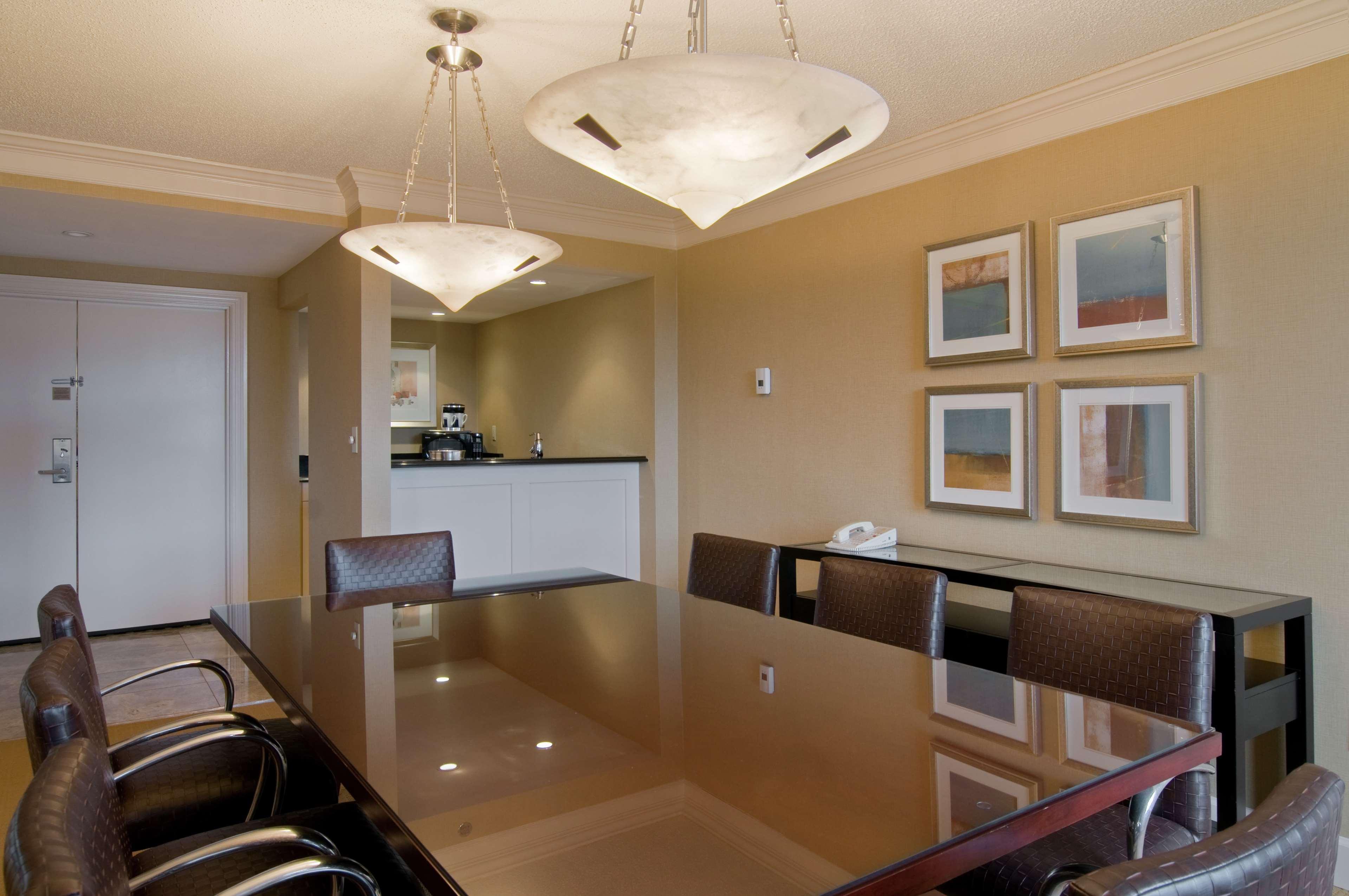 מלון Hilton Raleigh North Hills מראה חיצוני תמונה