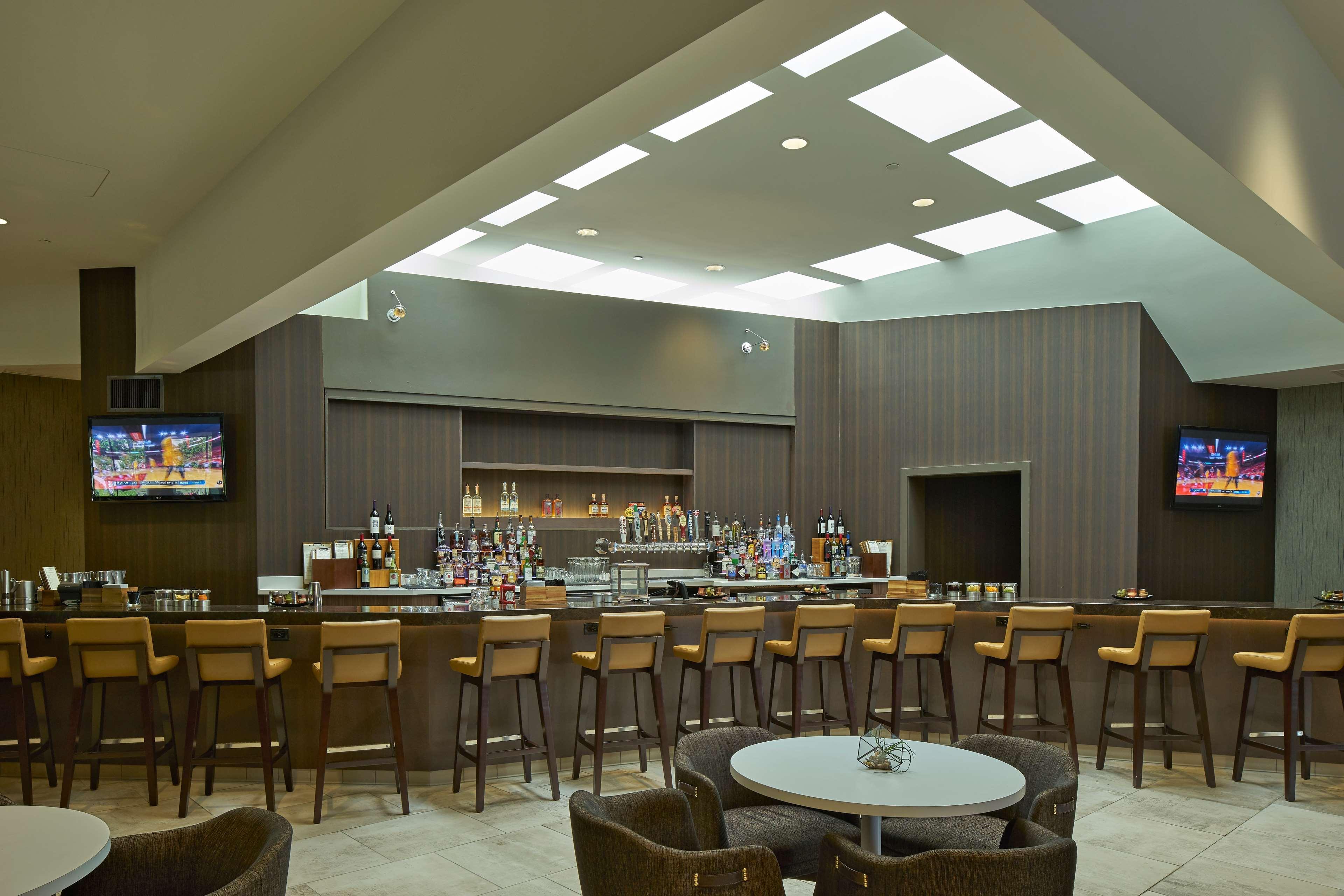 מלון Hilton Raleigh North Hills מראה חיצוני תמונה