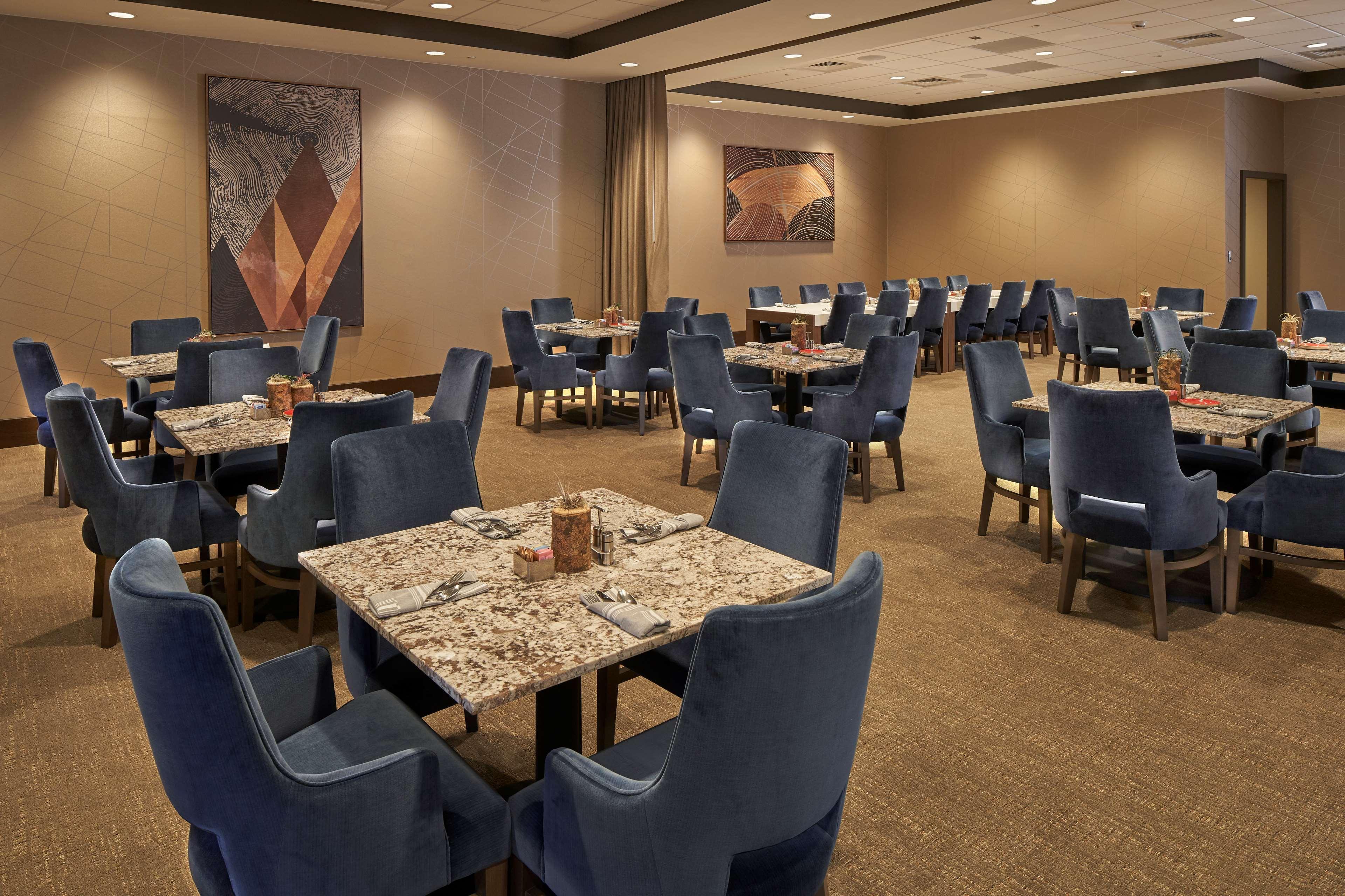 מלון Hilton Raleigh North Hills מראה חיצוני תמונה