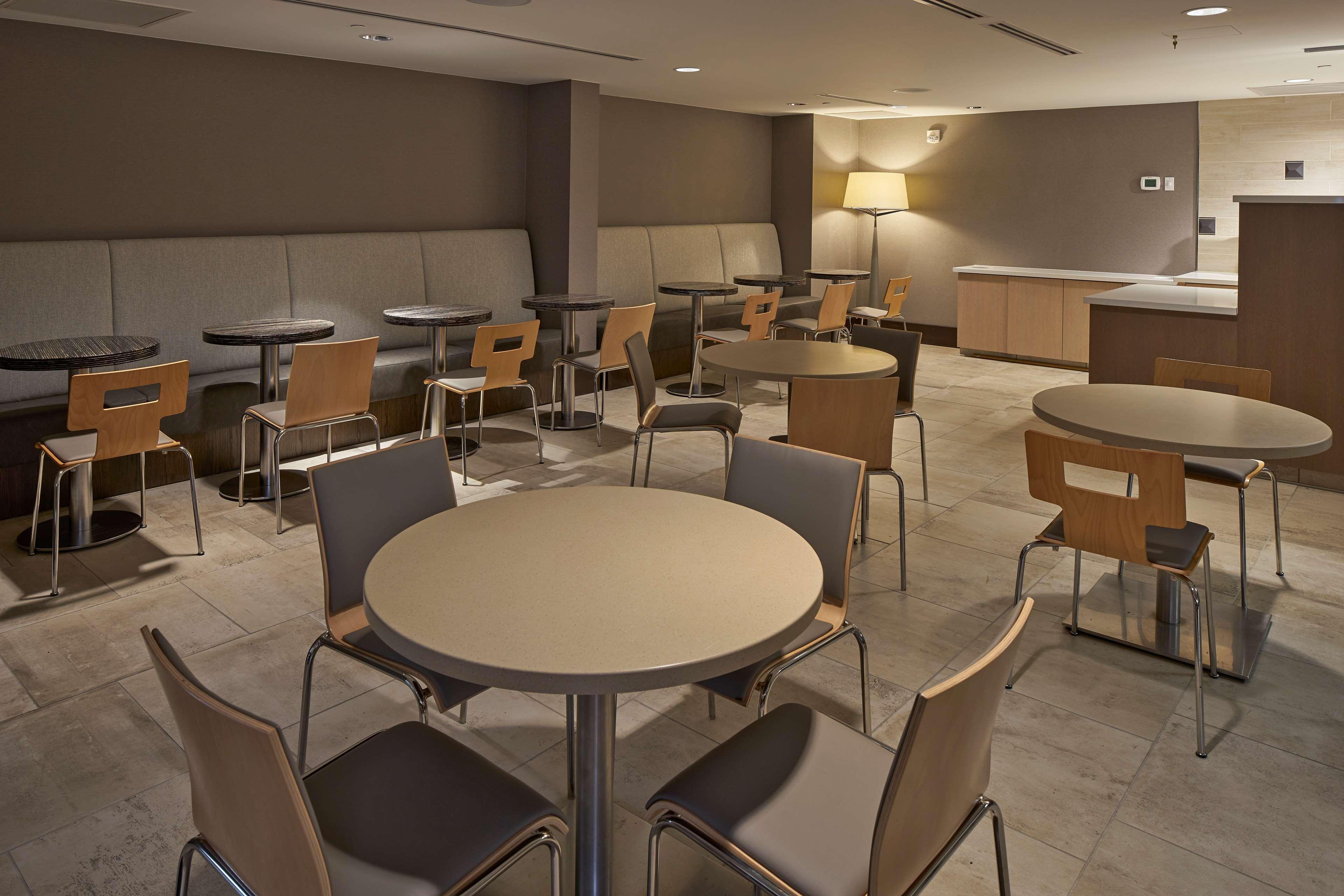 מלון Hilton Raleigh North Hills מתקנים תמונה