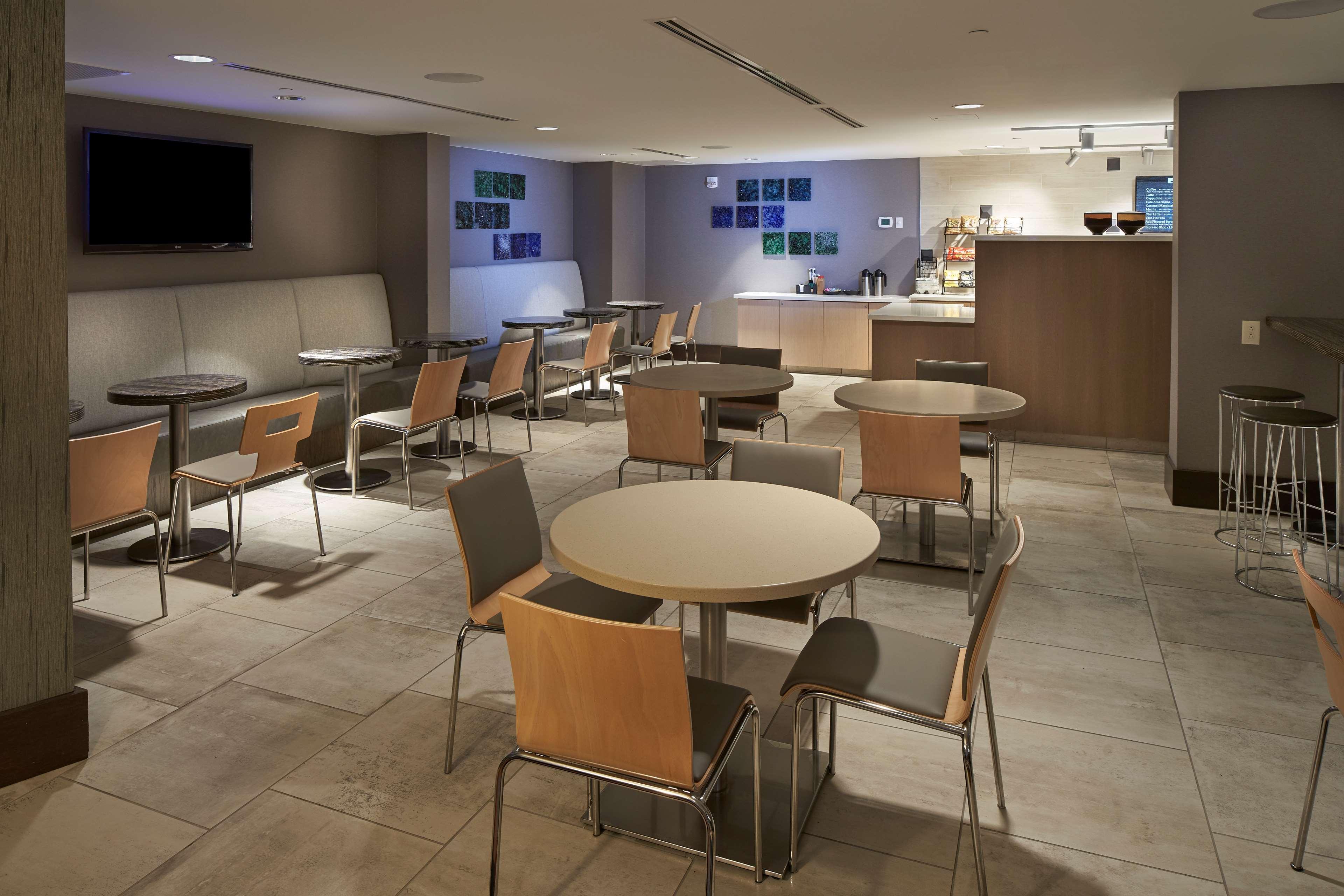 מלון Hilton Raleigh North Hills מראה חיצוני תמונה