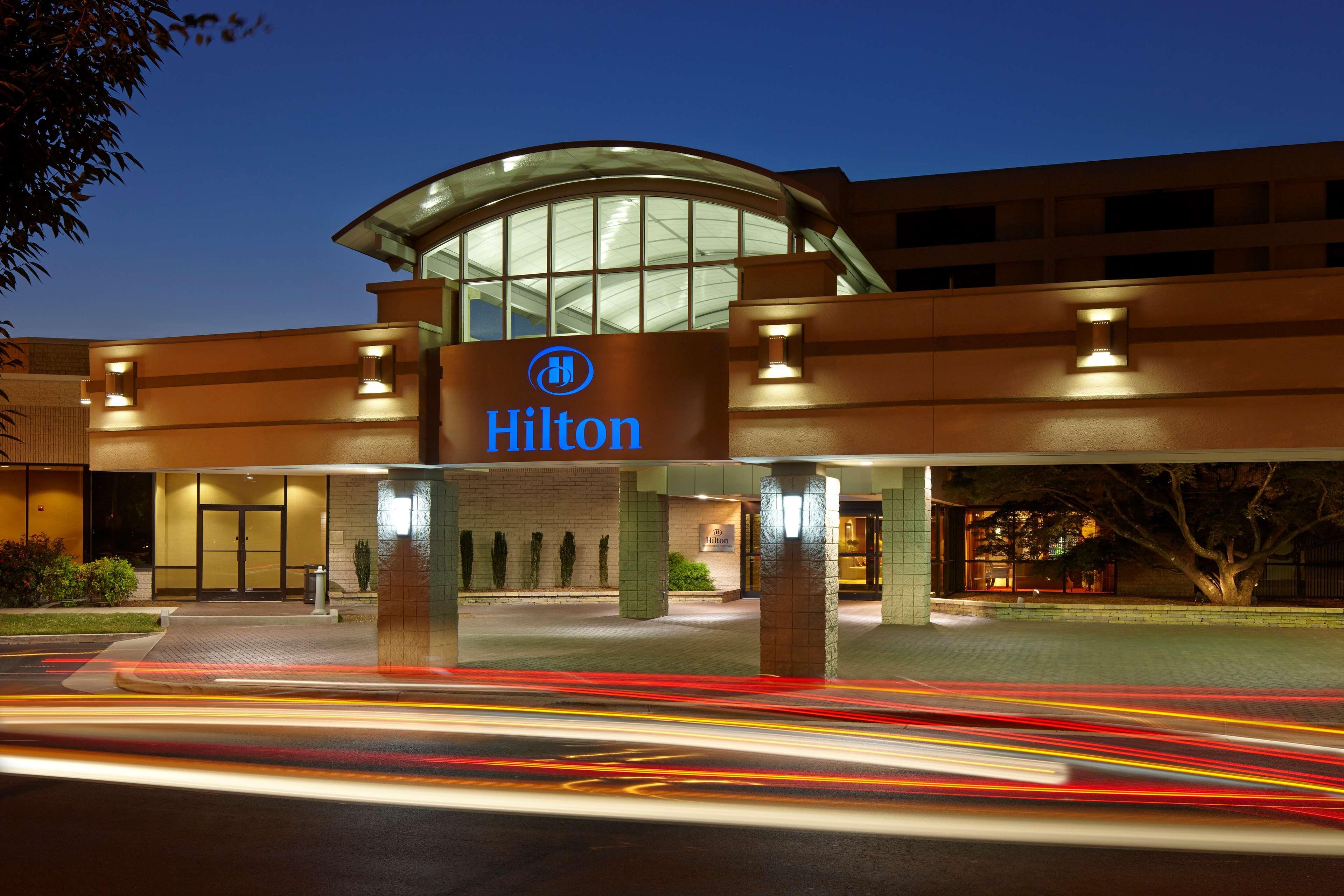 מלון Hilton Raleigh North Hills מראה חיצוני תמונה