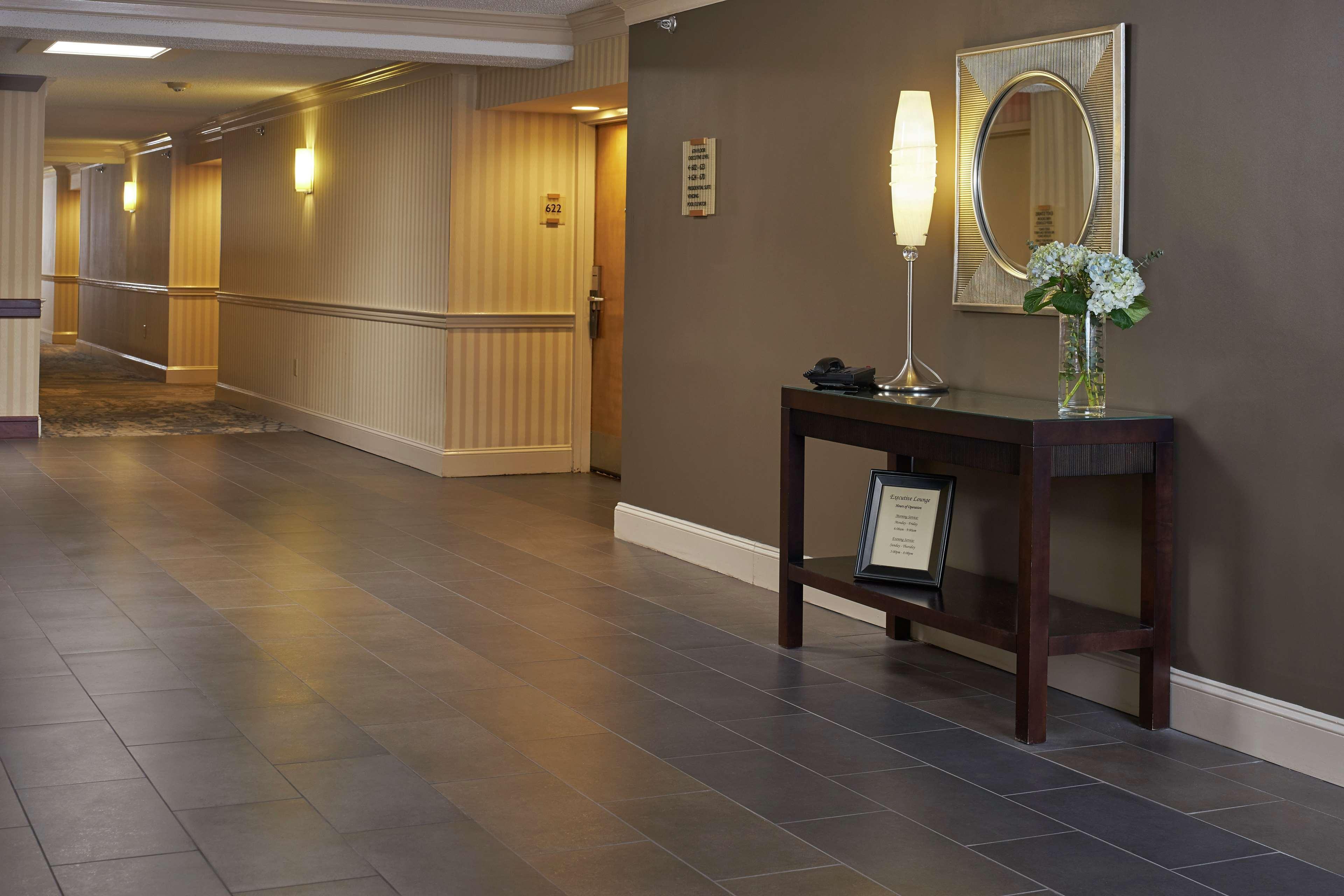 מלון Hilton Raleigh North Hills מראה פנימי תמונה
