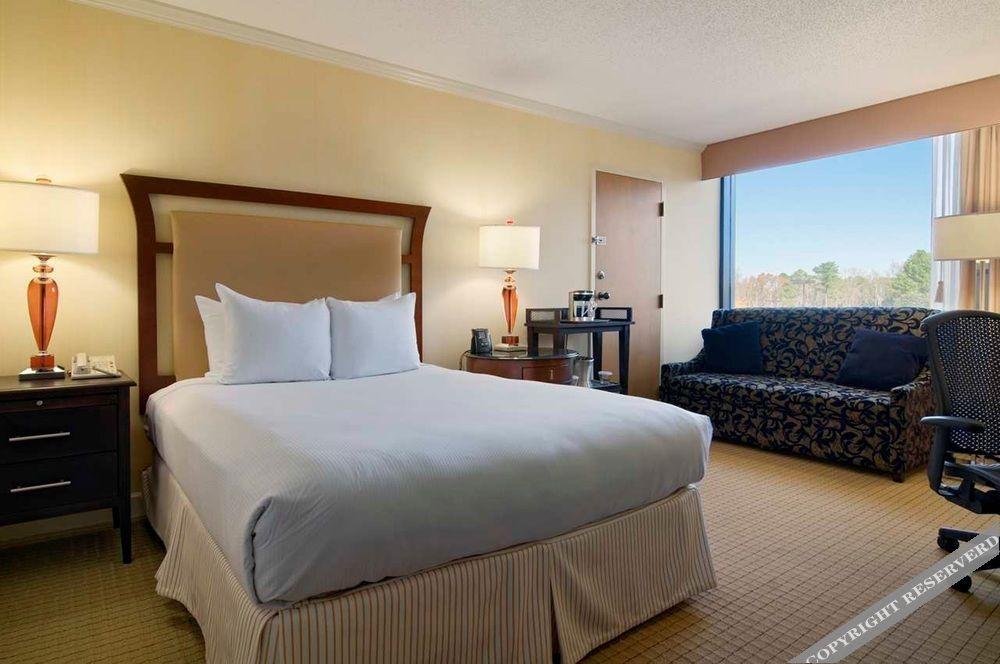 מלון Hilton Raleigh North Hills מראה חיצוני תמונה