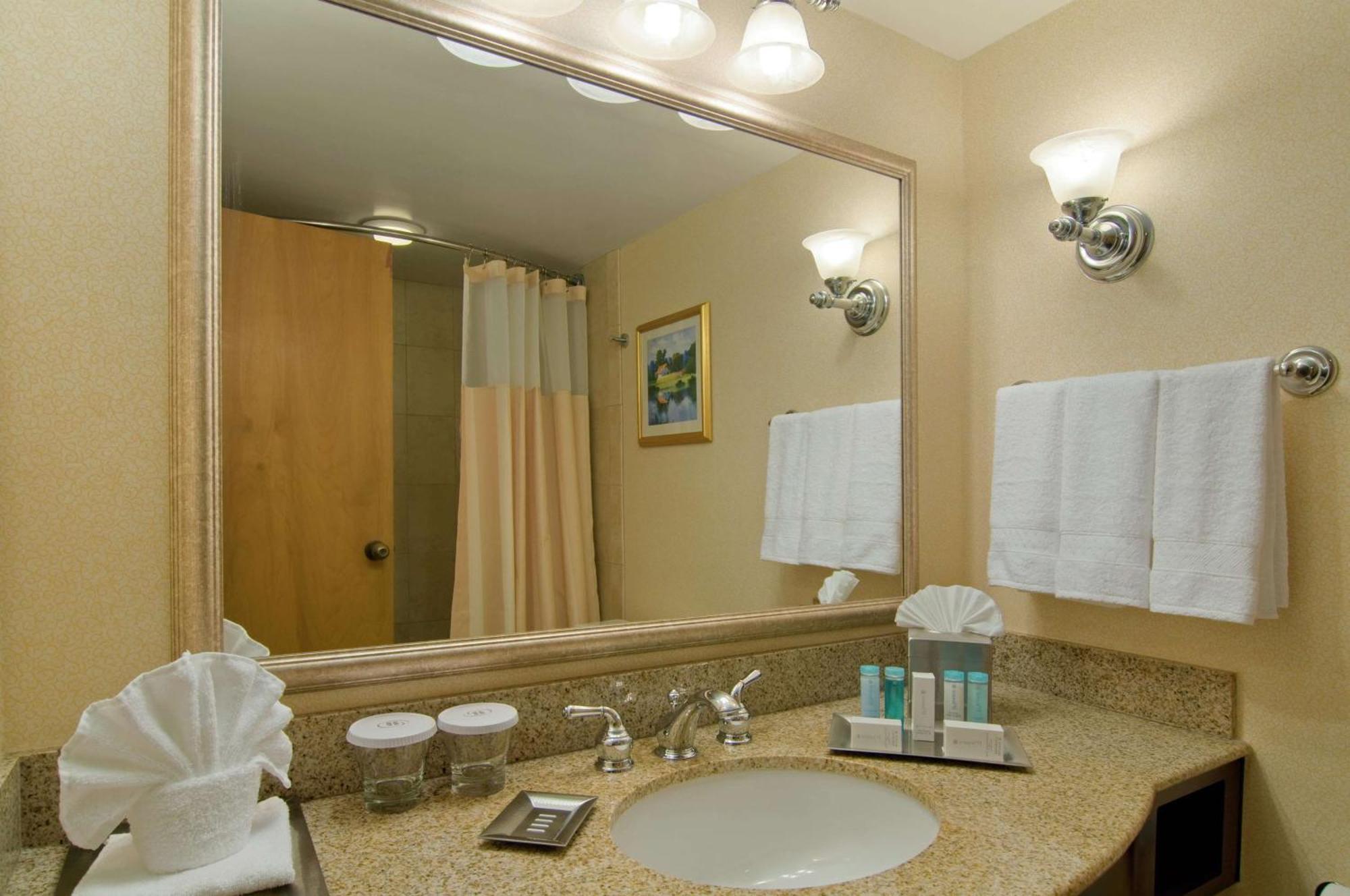מלון Hilton Raleigh North Hills מראה חיצוני תמונה
